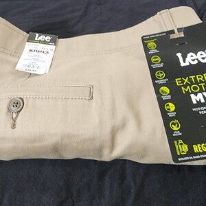 LEE Extreme Motion MVP Pants khakis Relaxed Fit Straight Leg Men's 52x29